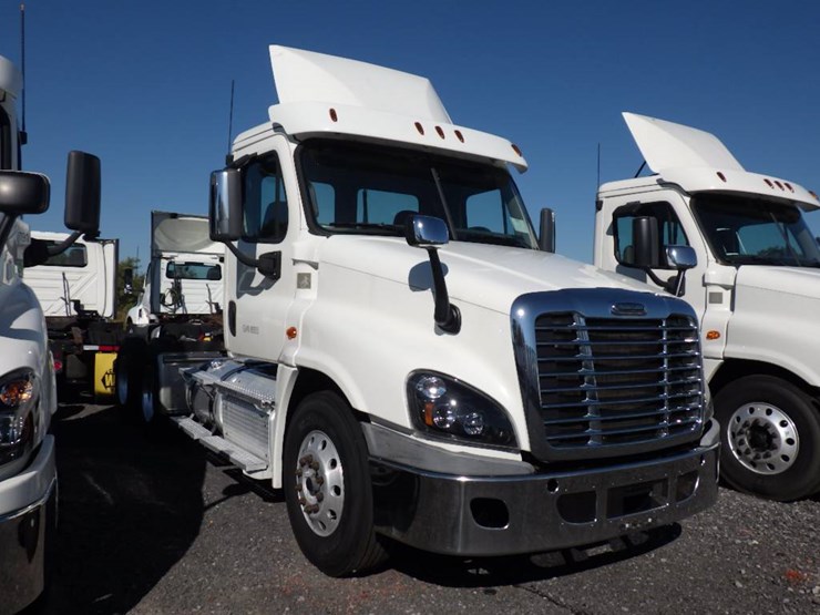 2018-freightliner-cascadia-125-image-2