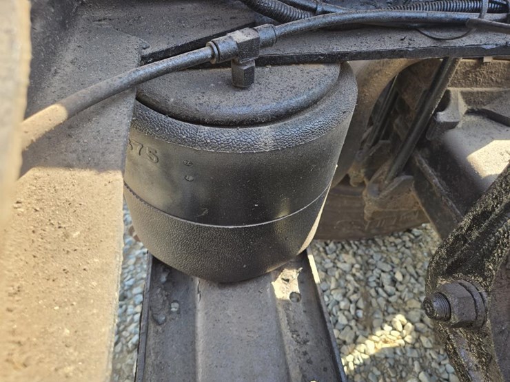 2005-mack-cl733-image-26