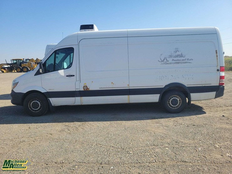 2015-mercedes-benz-sprinter-2500-image-2