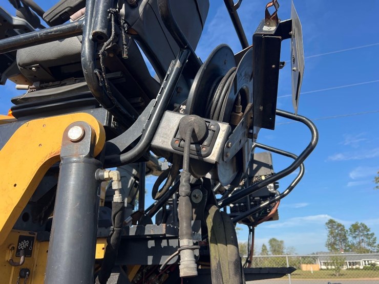 2017-caterpillar-ap-555f-image-28