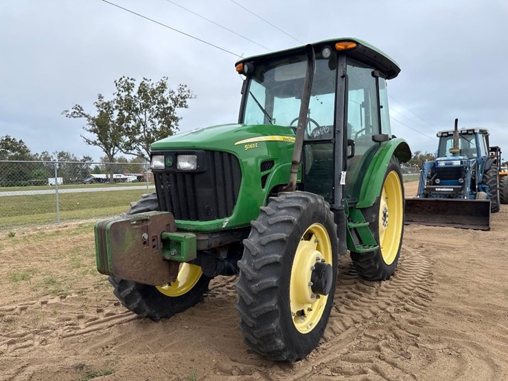 john-deere-5083e-image-2
