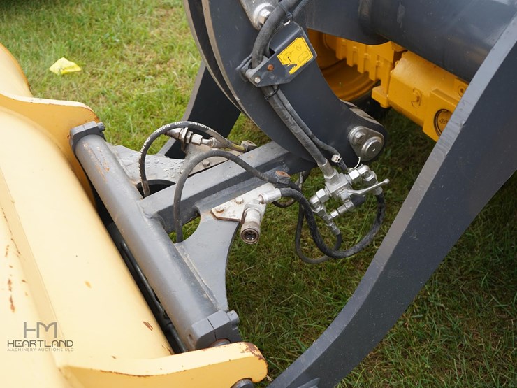 2010-deere-244j-image-11