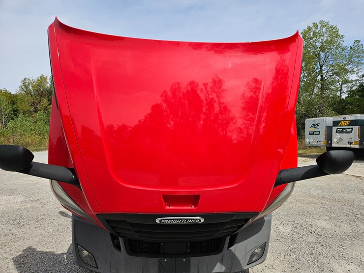 2019-freightliner-cascadia-126-image-41
