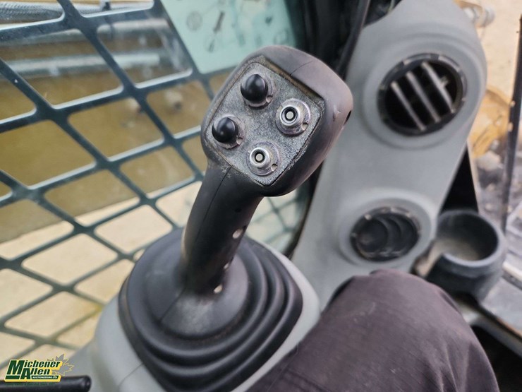 2013-caterpillar-262c2-image-10