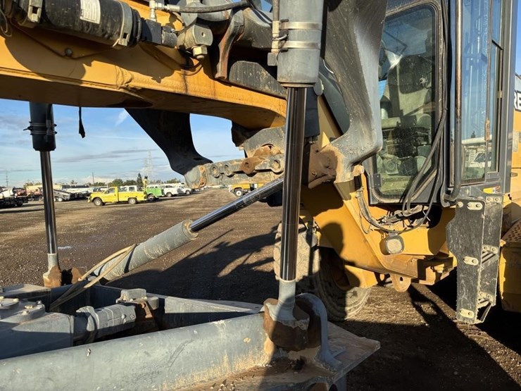 2011-deere-872gp-image-11