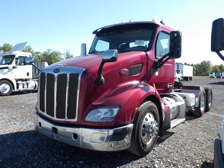 peterbilt-579-image-1