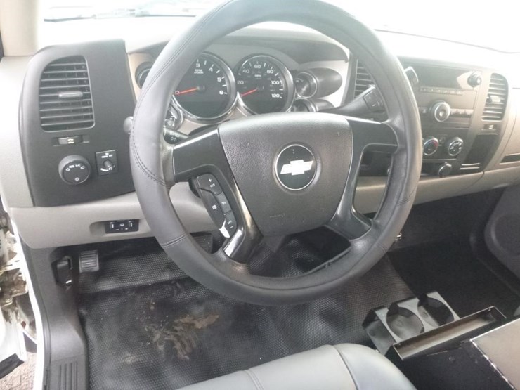 2012-chevrolet-3500-image-12