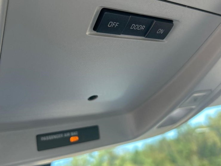 2023-chevrolet-silverado-6500hd-image-43
