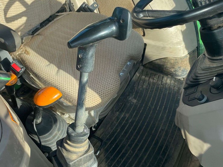 2022-john-deere-6135e-image-24