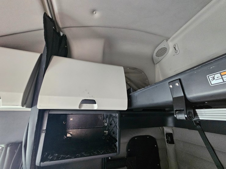 2019-freightliner-cascadia-126-image-74