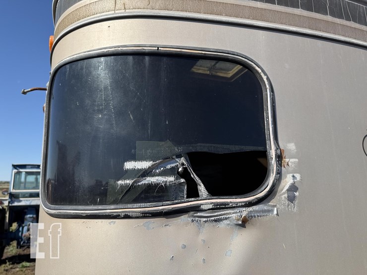 logan-2-horse-trailer-image-12