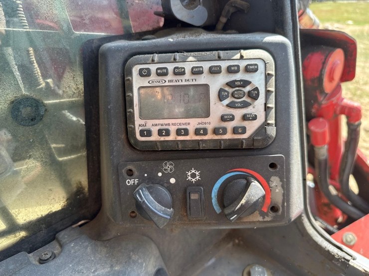 2021-takeuchi-tl12v2-image-26