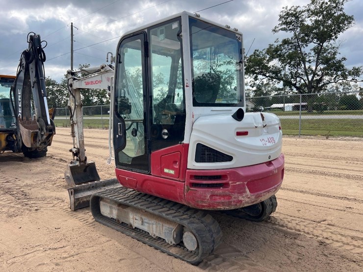 2020-takeuchi-tb240-image-2