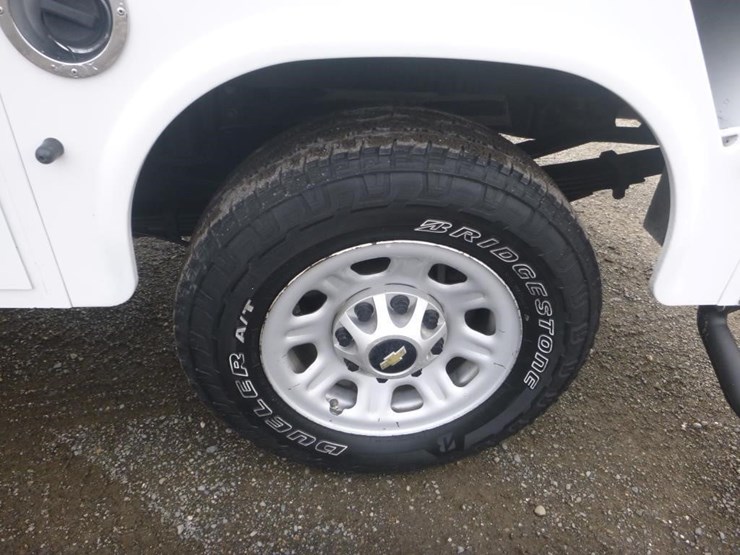 2012-chevrolet-3500-image-17