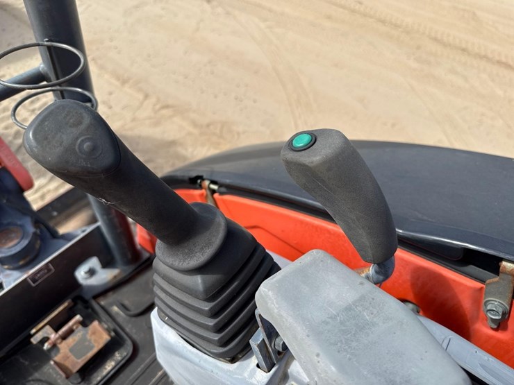 2006-kubota-kx71-3-image-31