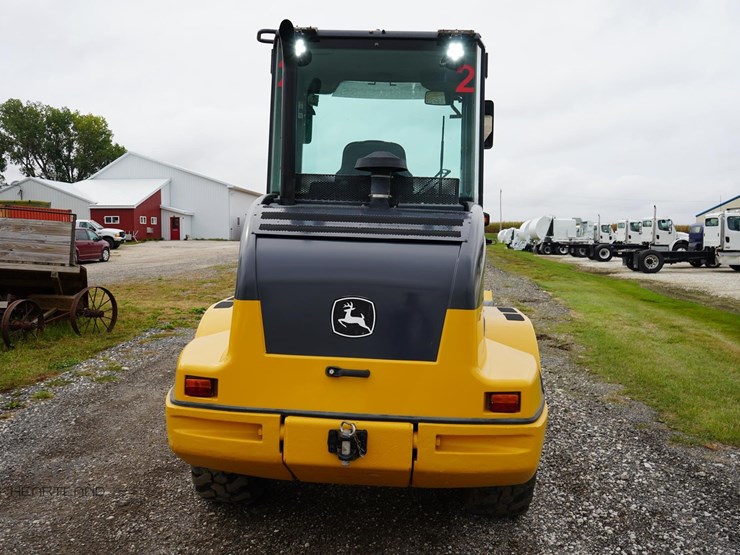 2010-deere-244j-image-5