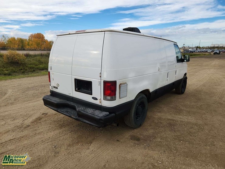 2005-ford-cargo-image-3