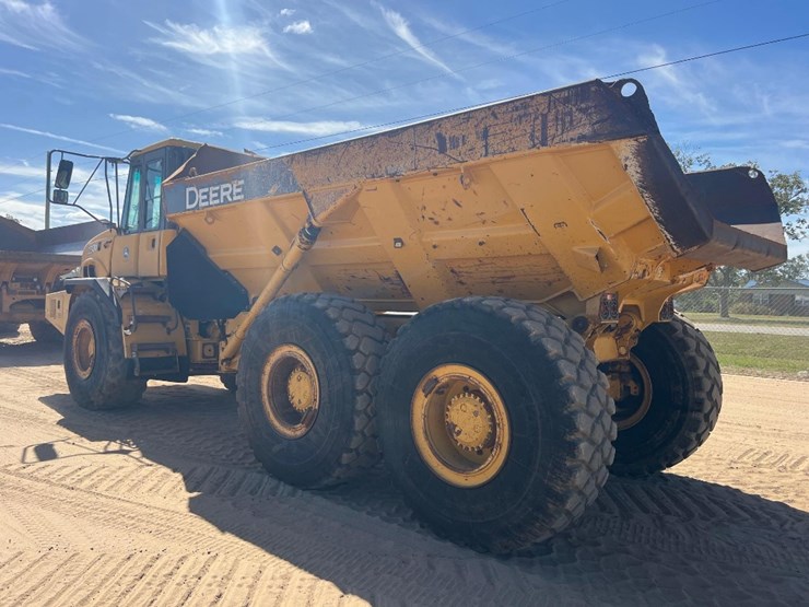 2006-deere-250d-image-2