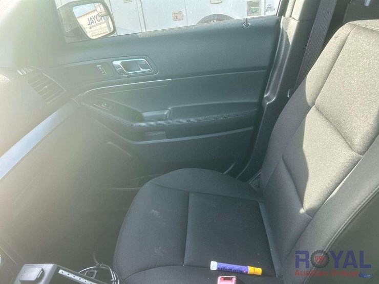 2016-ford-explorer-image-17