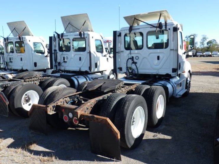 2018-freightliner-cascadia-126-image-5