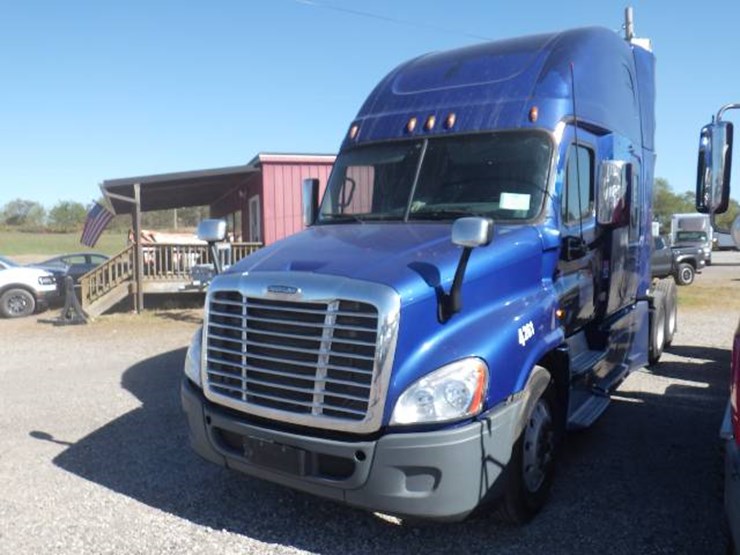 2016-freightliner-cascadia-125-evolution-image-1