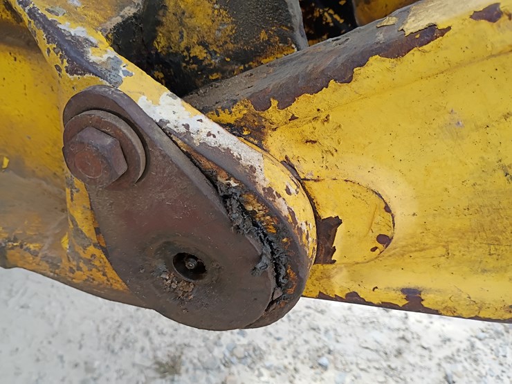 new-holland-lb75-image-69