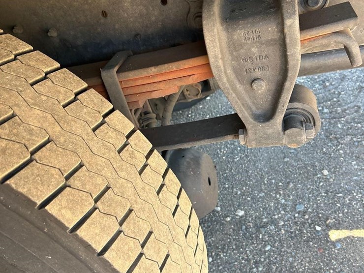 2019-hino-268-image-8