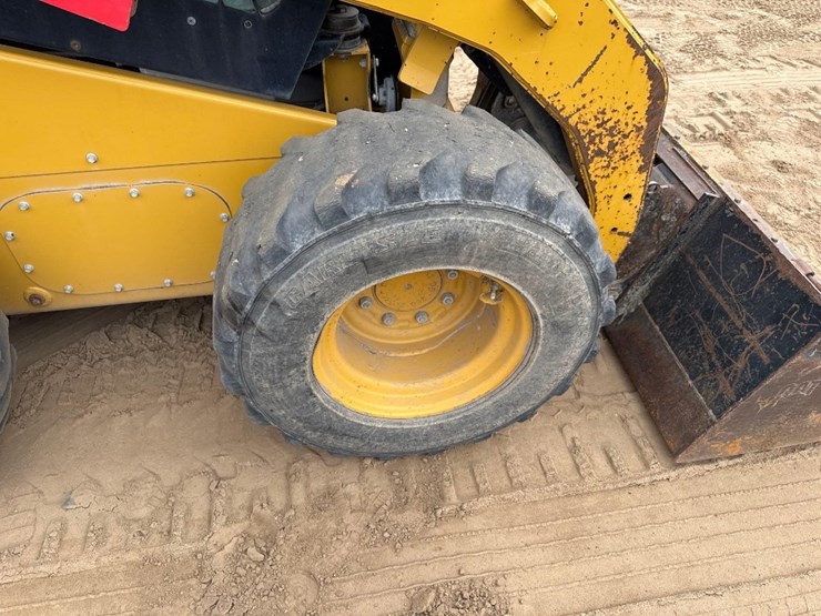 2012-caterpillar-262c2-image-14