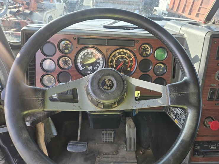 1997-mack-cl700-image-47