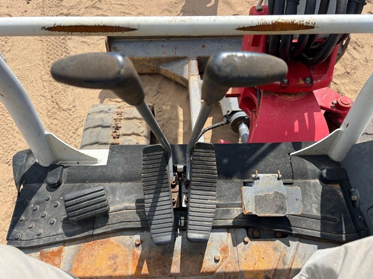 2018-takeuchi-tb240-image-35