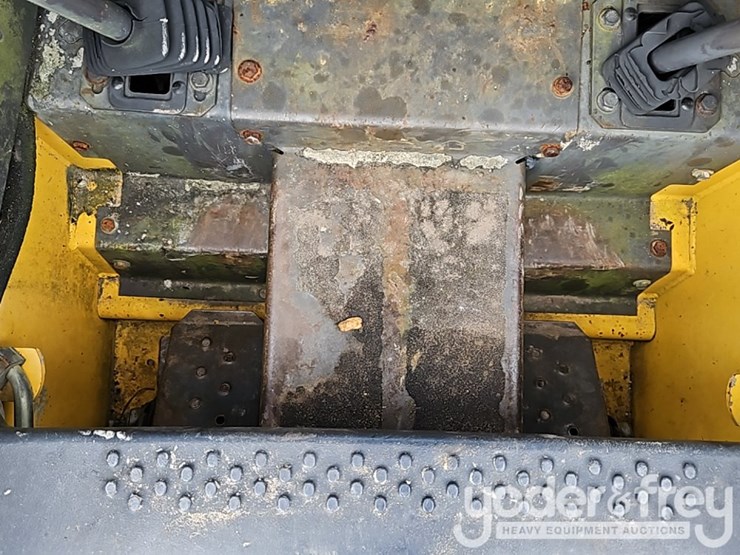 new-holland-l170-image-18