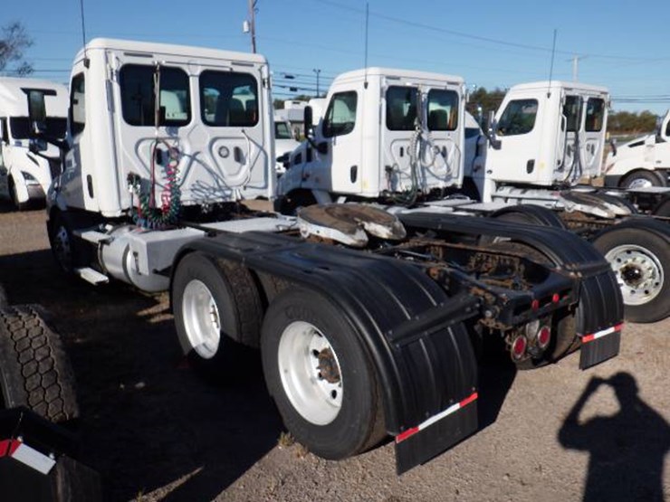 2019-freightliner-cascadia-116-image-10