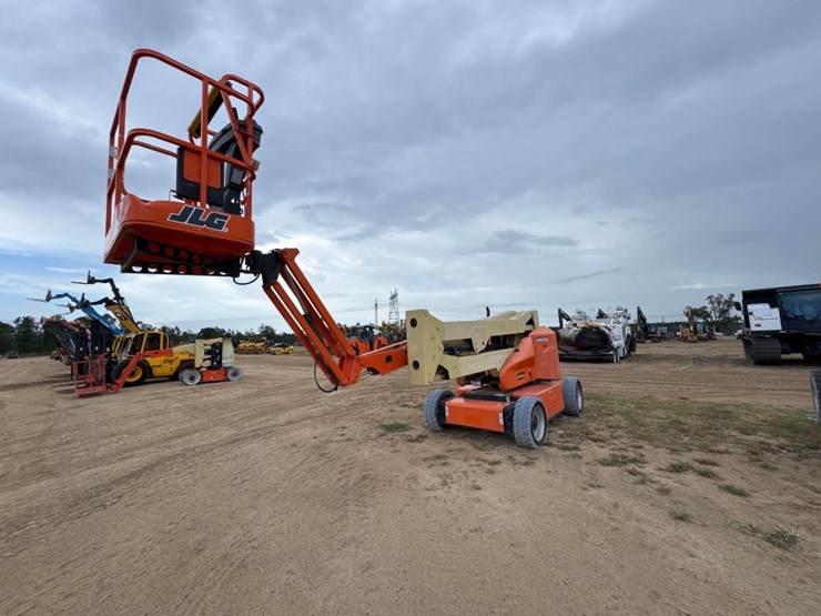 2010-jlg-e450aj-image-8