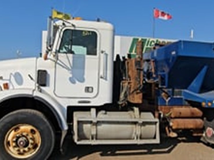 2001-freightliner-fld112-image-5