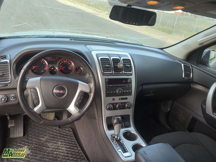 2010-gmc-acadia-image-13