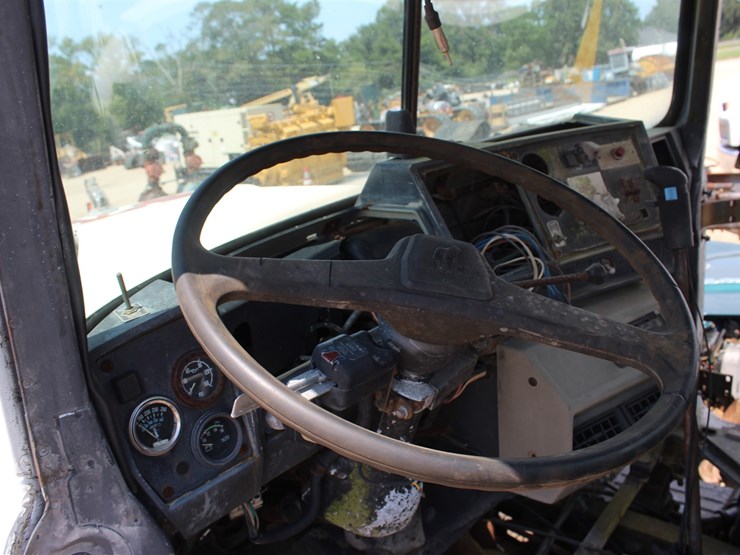 1979-mack-r685st-image-16