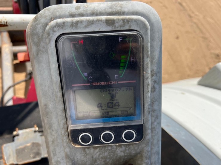2018-takeuchi-tb240-image-36