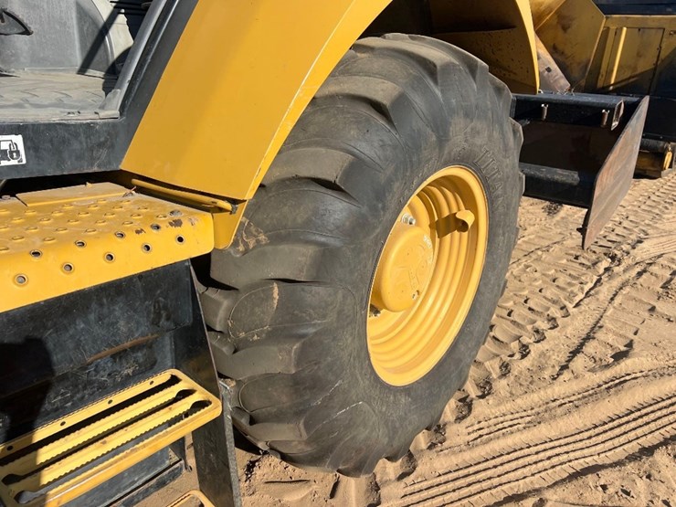 2018-caterpillar-415f2-il-image-15