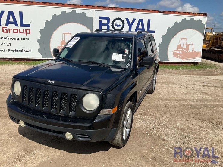 2013-jeep-patriot-sport-image-1