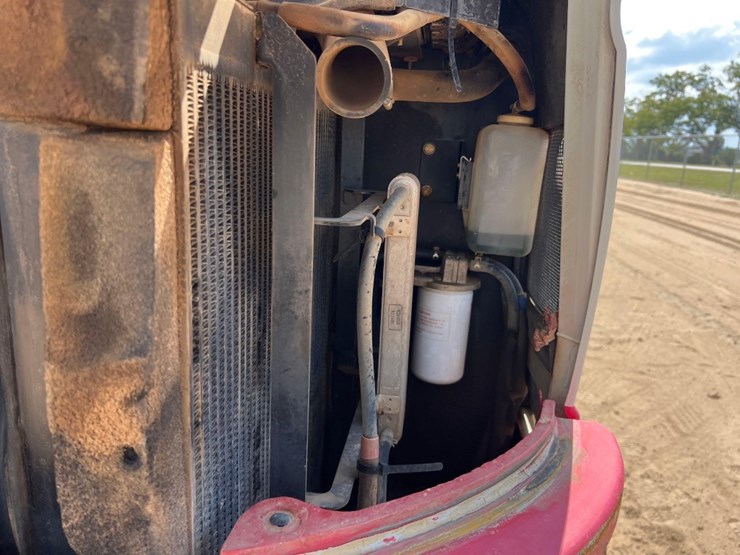 2018-takeuchi-tb240-image-29