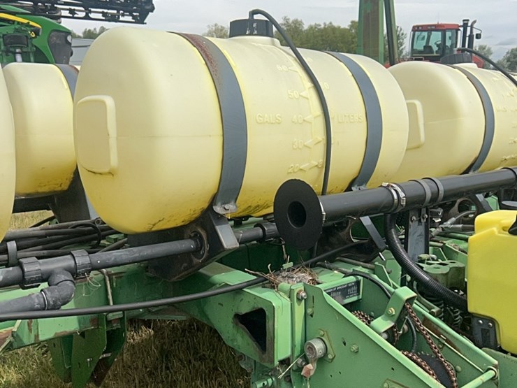 john-deere-7200-image-37