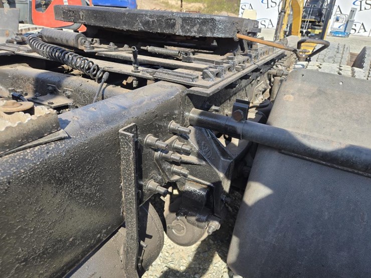2005-mack-cl733-image-18
