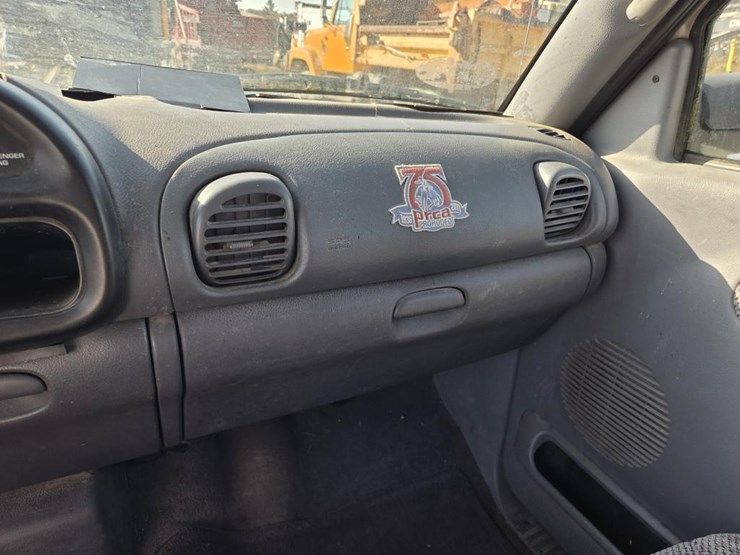 2000-dodge-2500-image-39