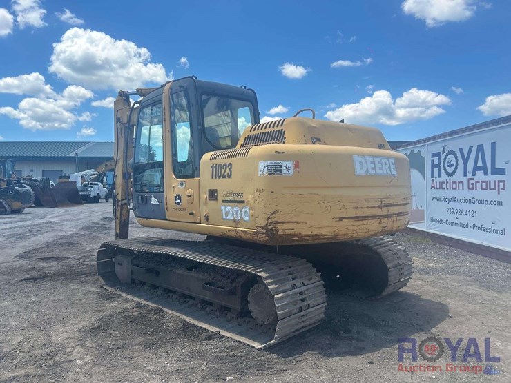 2006-deere-120c-image-3