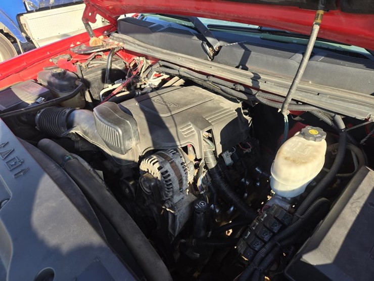 2013-chevrolet-3500hd-image-26
