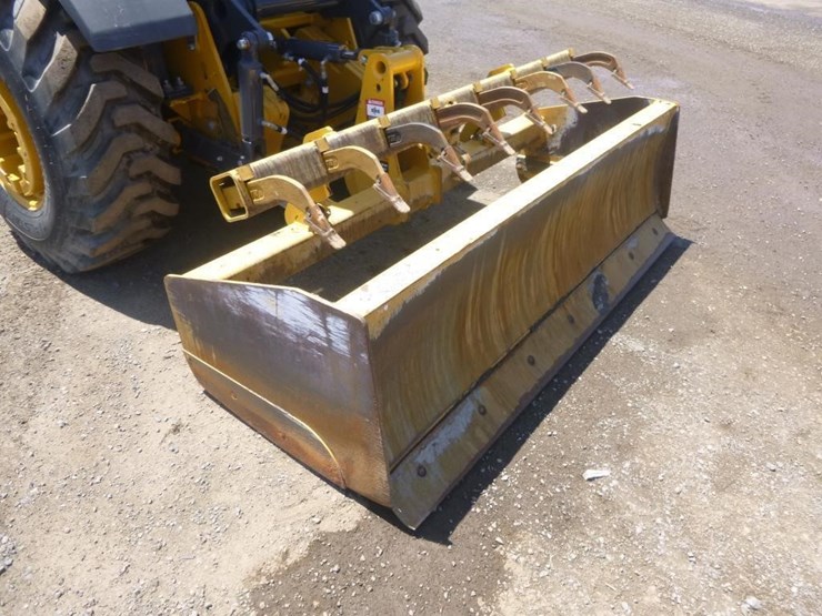 2021-deere-210l-image-27