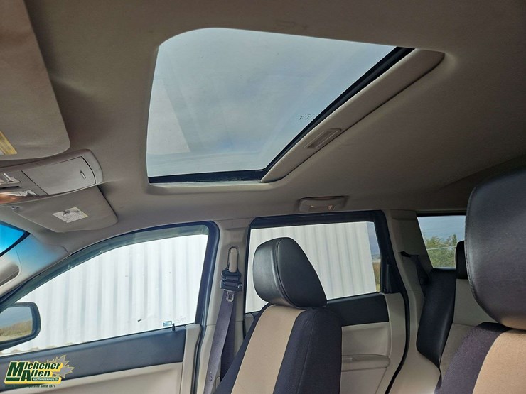 2010-jeep-grand-cherokee-image-13