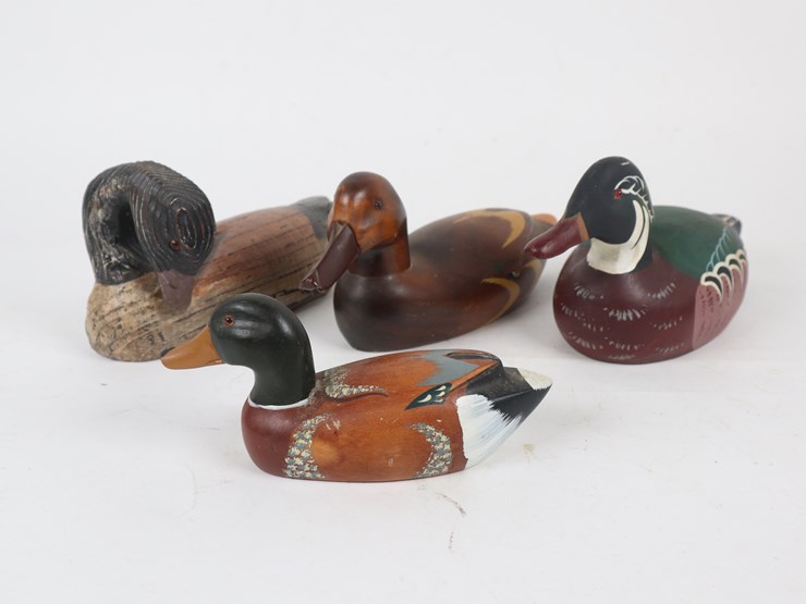 #72-•-#4253-•-(4)-vintage-hand-painted-wood-duck-decoys-image-1