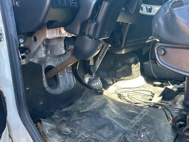 2019-hino-268-image-34