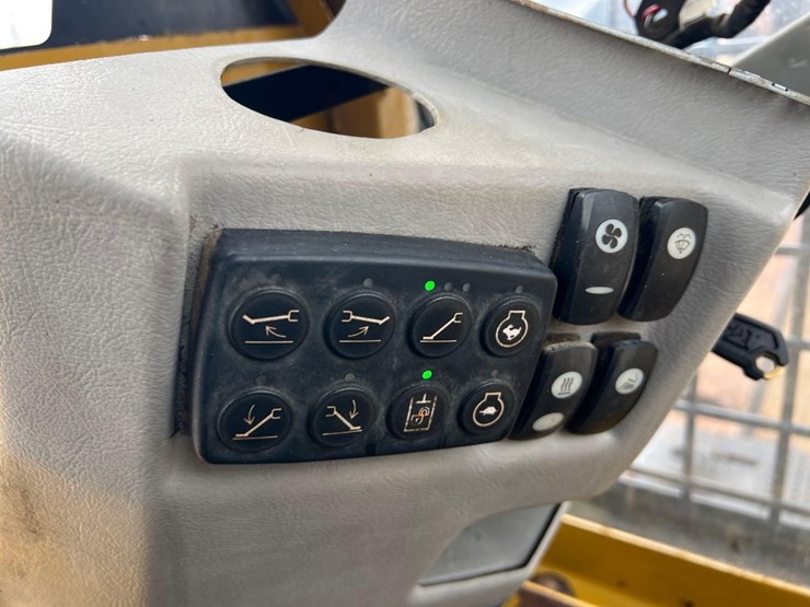 2013-caterpillar-559c-image-47